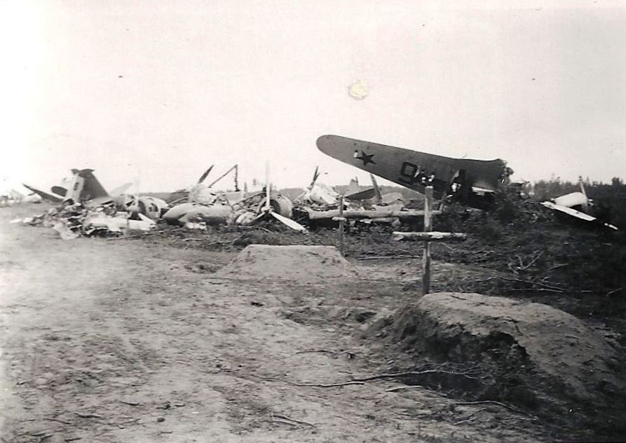 Аэродром Михалишки после удара германских бомбардировщиков